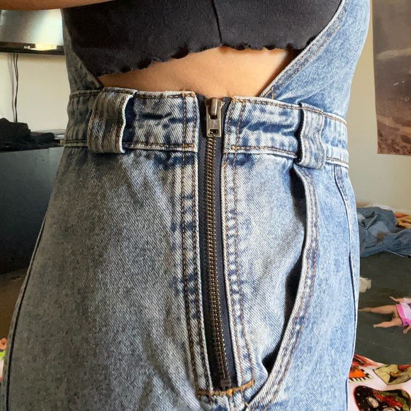 Levi’s Mom Utility Overalls - Picture 5 of 9